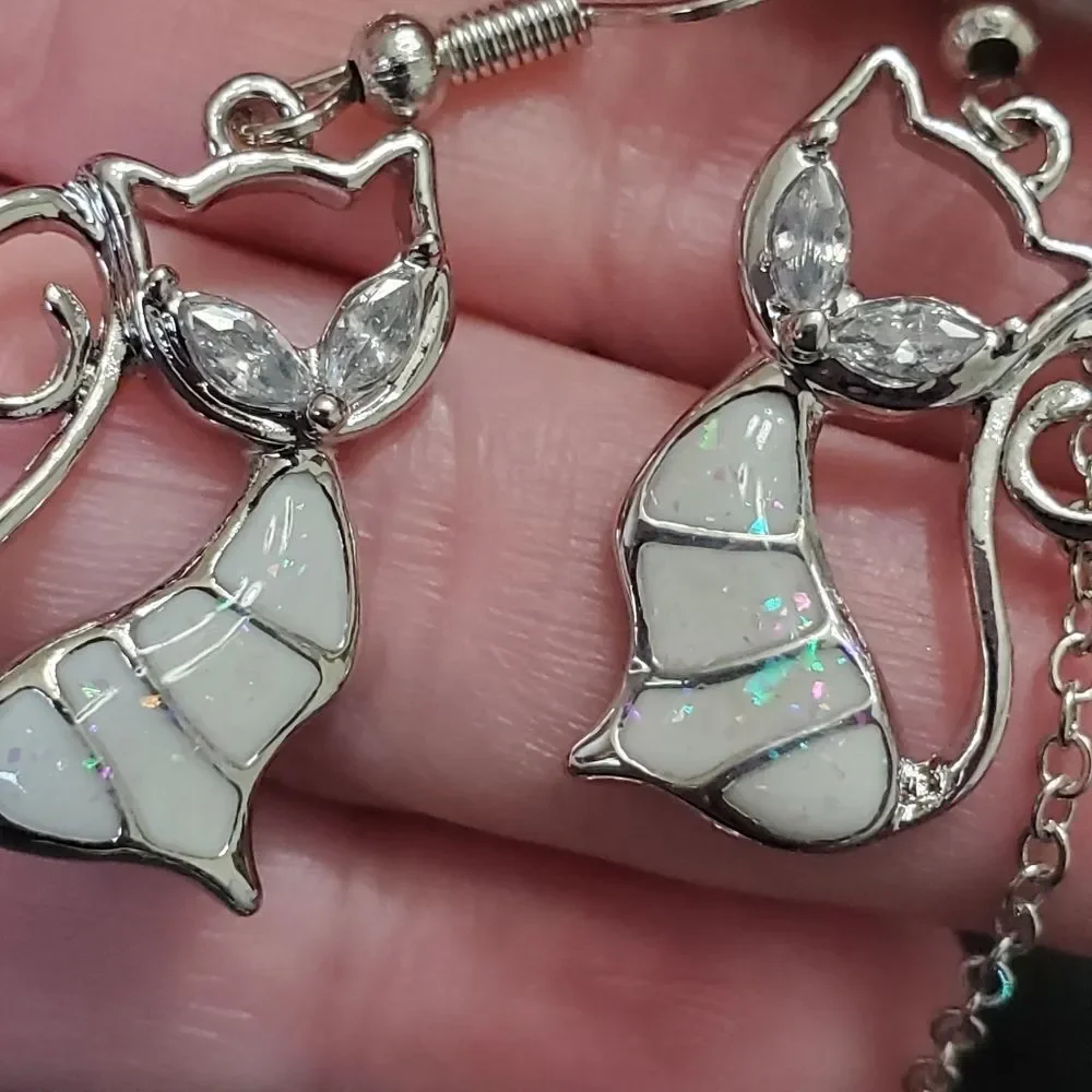 Silver tone glittery enamel cat jewelry set
